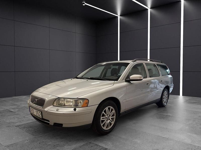 Ljusgrå Begagnad 2006 Volvo V70 Kinetic Kombi | 44 900 kr (Lite dyr) - Bild 1/4