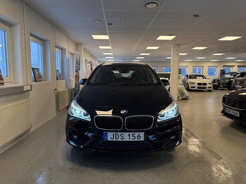 Begagnad BMW 218 Active Tourer Sport Line 136 HK (100 kW) 2016 Svart Minibuss