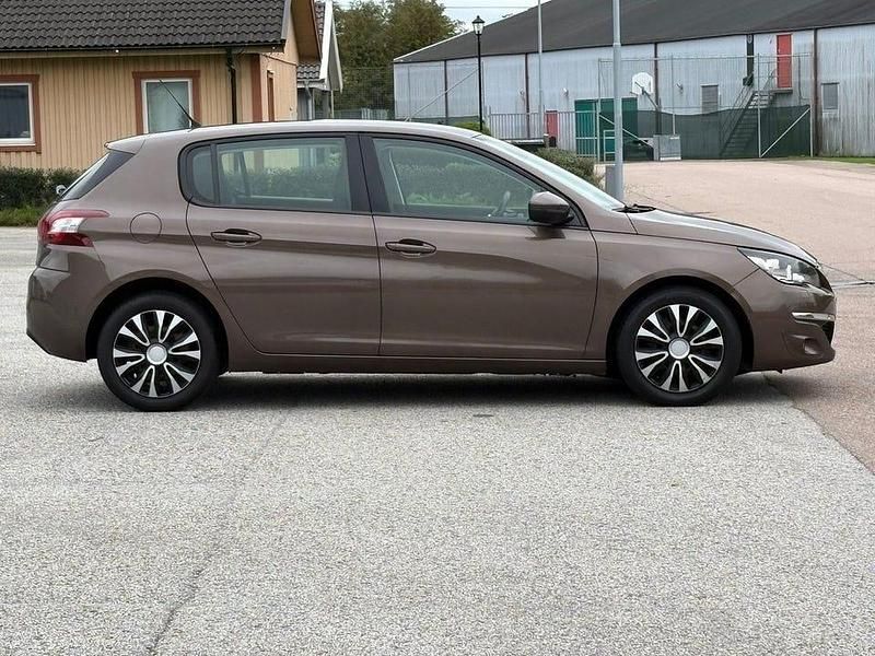 Begagnad Peugeot 308 Active 110 HK (80 kW) 2014 Brun Halvkombi