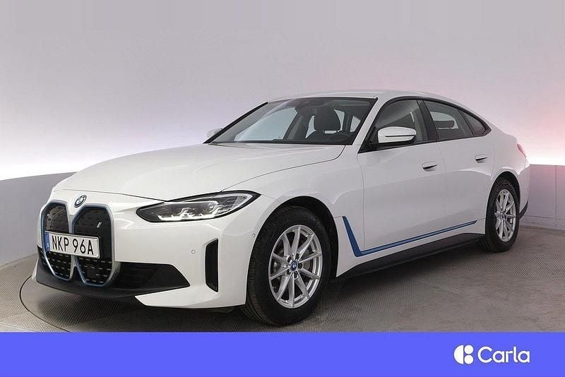 Vit Begagnad 2023 BMW i4 Shadowline Sedan | 469 900 kr (Marknadspris) - Bild 1/4