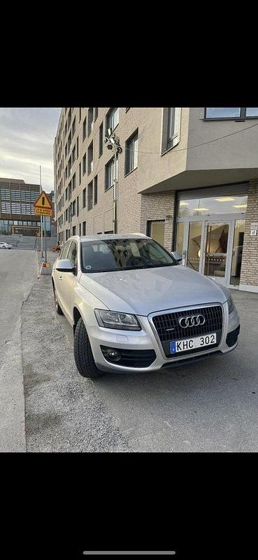 Silver Begagnad 2010 Audi Q5 SUV | 120 000 kr (Bra pris) - Bild 1/4