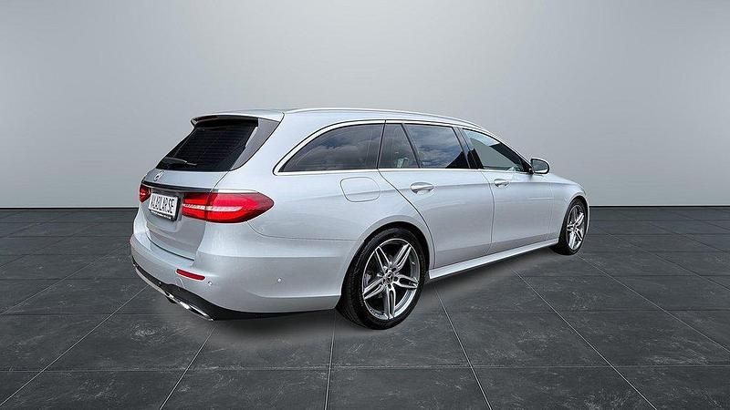 Begagnad Mercedes E220 AMG line 195 HK (143 kW) 2019 Silver Kombi