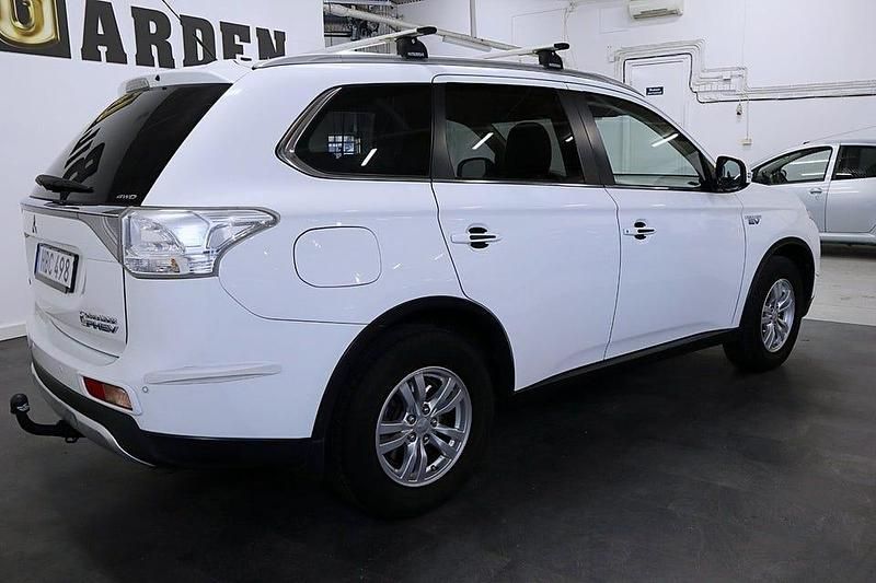 Begagnad Mitsubishi Outlander 203 HK (149 kW) 2016 Vit SUV