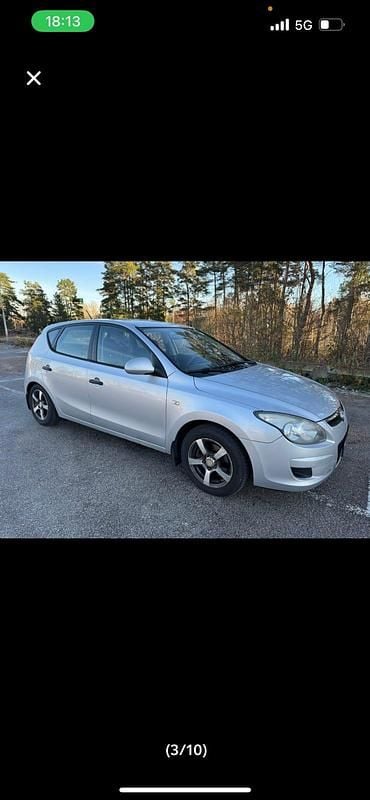 Grå Begagnad 2010 Hyundai i30 | 36 499 kr (Superpris) - Bild 1/4