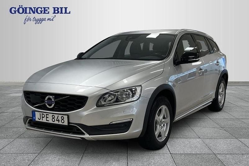 Silver Begagnad 2017 Volvo V60 CC Business Edition Kombi | 184 000 kr (Superpris) - Bild 1/4