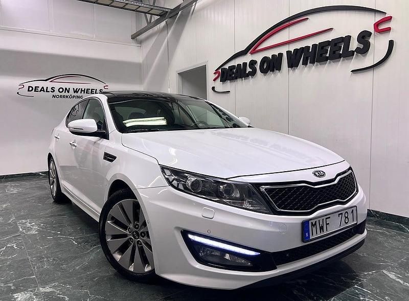 Vit Begagnad 2012 Kia Optima Sedan | 109 900 kr (Marknadspris) - Bild 1/4