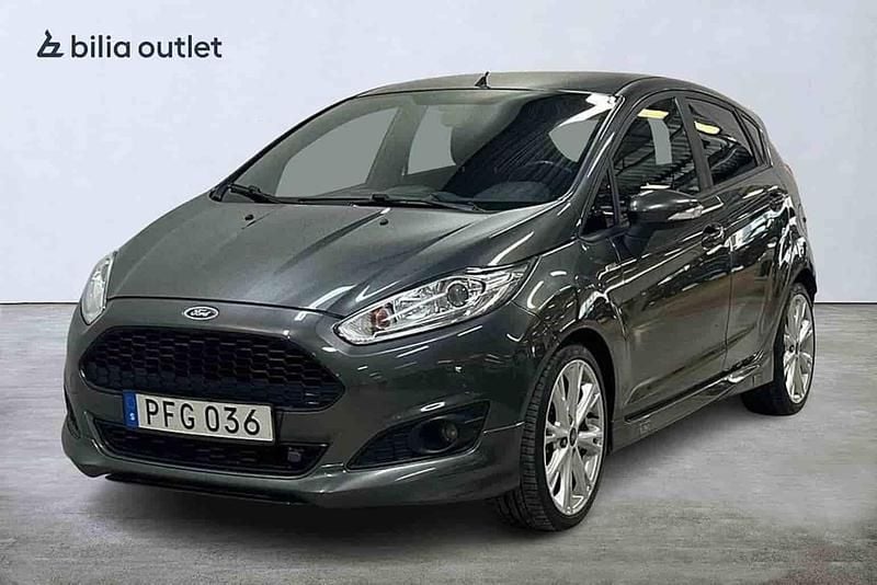 Grå Begagnad 2017 Ford Fiesta Halvkombi | 99 900 kr - Bild 1/1