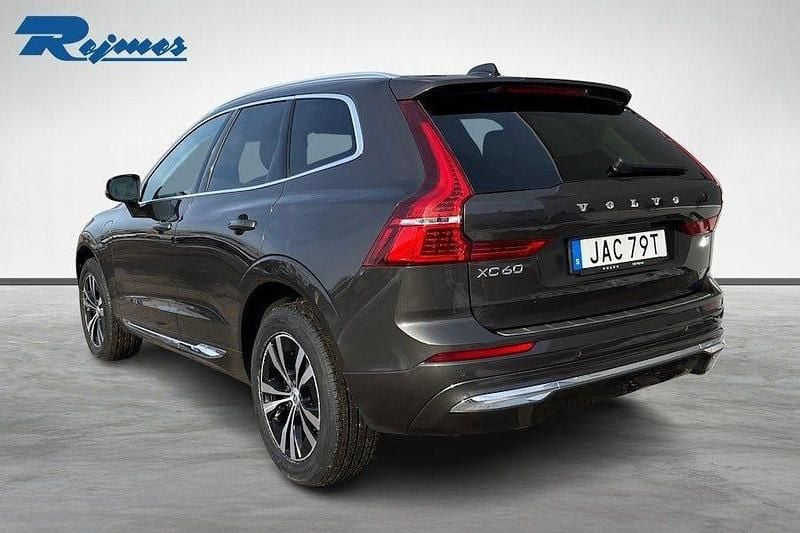 Begagnad Volvo XC60 Core 253 HK (186 kW) 2023 Platinum grey metallic SUV