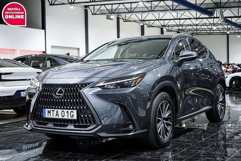 Grå Begagnad 2022 Lexus NX350h Business Edition SUV | 444 500 kr (Marknadspris) - Bild 1/4