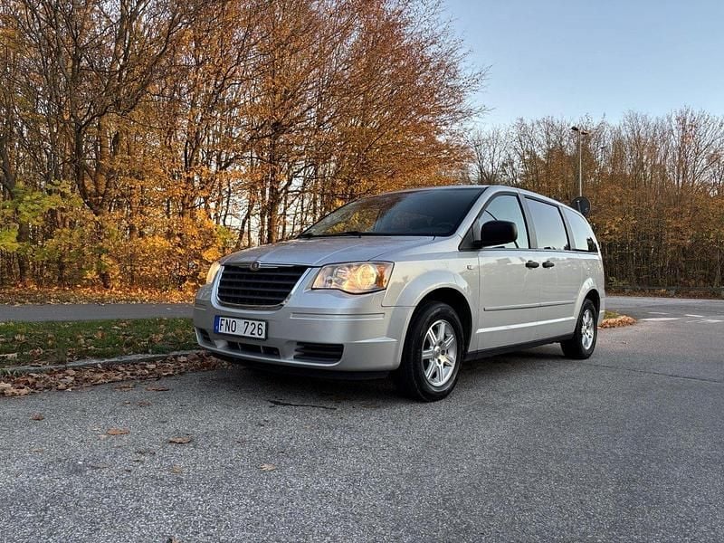 Silver Begagnad 2008 Chrysler Grand Voyager Minibuss | 49 000 kr (Superpris) - Bild 1/4