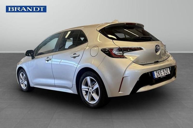 Begagnad Toyota Corolla Hybrid Life 124 HK (91 kW) 2021 Silver Halvkombi