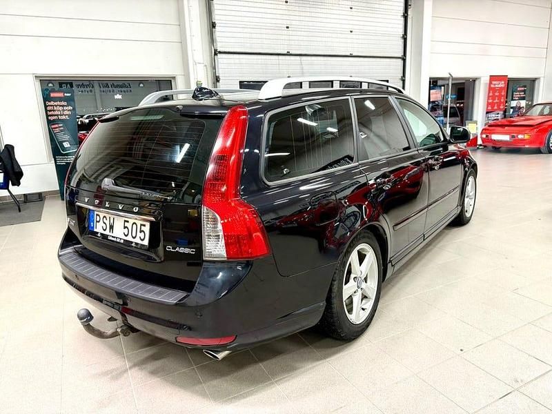 Begagnad Volvo V50 Standard 150 HK (110 kW) 2011 Svart Kombi