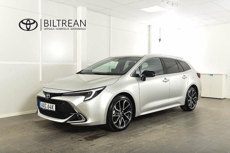 Silver metallic Begagnad 2025 Toyota Corolla Executive Kombi | 379 800 kr (Dyr) - Bild 1/4