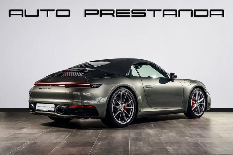 Begagnad Porsche 911 Carrera 4S 450 HK (330 kW) 2020 Aventurine green metallic