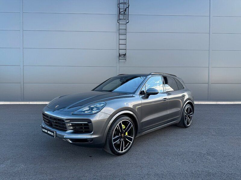 Grå Begagnad 2019 Porsche Cayenne SUV | 619 000 kr (Marknadspris) - Bild 1/4