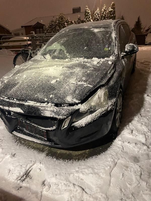 Begagnad 2011 Volvo V60 Kombi | 28 000 kr - Bild 1/4