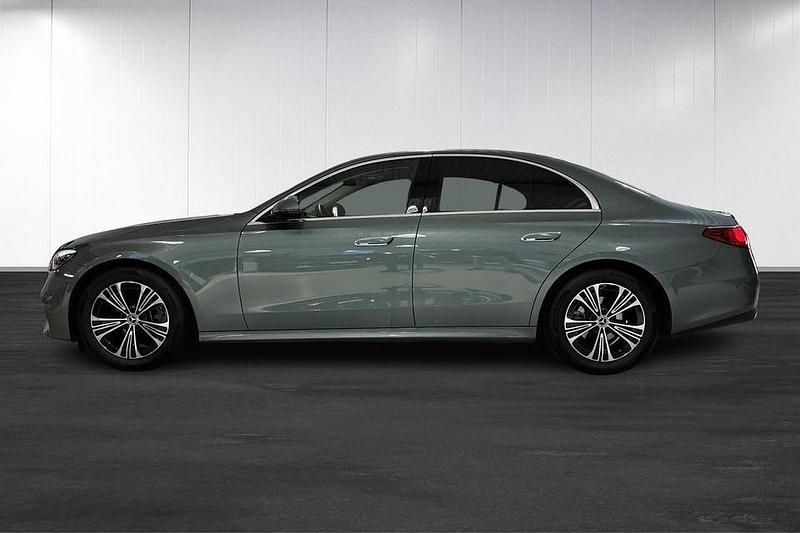 Begagnad Mercedes E220 Avantgarde 197 HK (144 kW) 2024 Grön Sedan