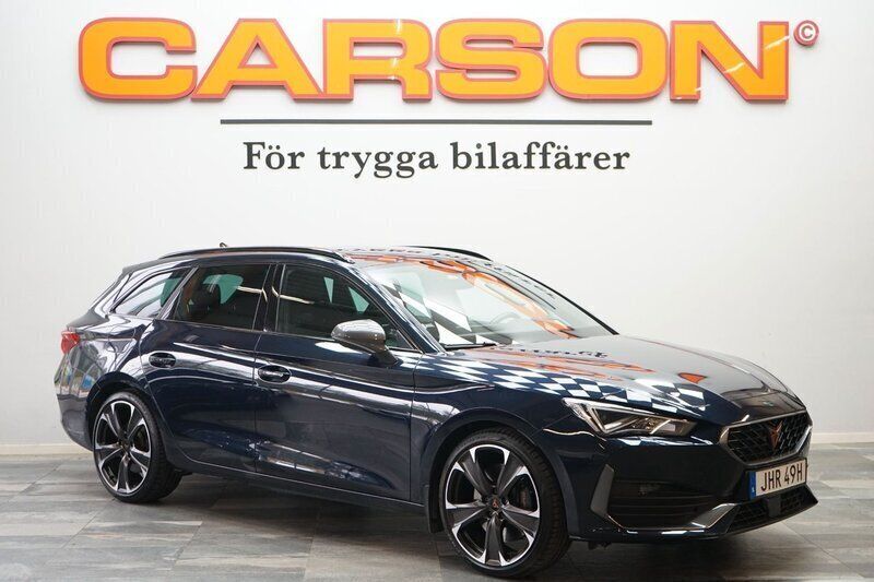 Mörkblå (blå) Begagnad 2022 Cupra Leon Kombi | 299 900 kr (Marknadspris) - Bild 1/4
