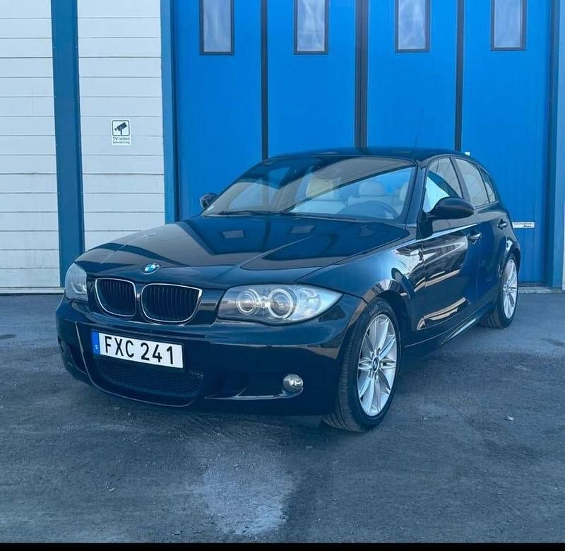 Begagnad BMW 120 170 HK (125 kW) 2007 Svart metalic Halvkombi