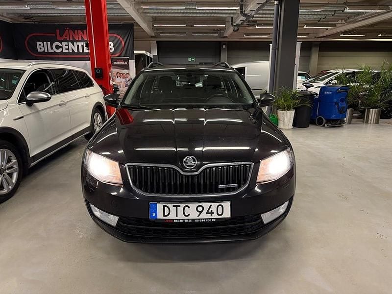 Begagnad Skoda Octavia 110 HK (80 kW) 2014 Svart Halvkombi