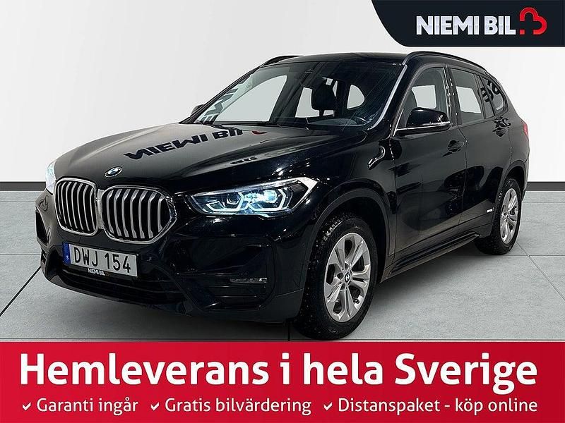 Svart Begagnad 2020 BMW X1 Sport Line SUV | 309 900 kr (Marknadspris) - Bild 1/3