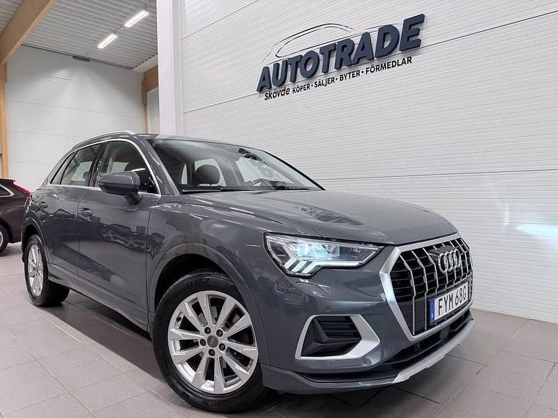 Grå Begagnad 2019 Audi Q3 Advanced SUV | 239 900 kr (Lite dyr) - Bild 1/4