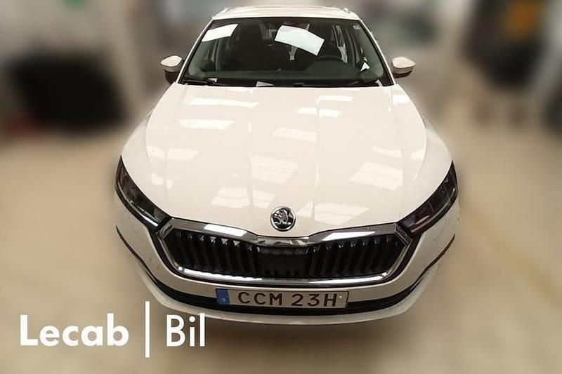 Candy white Begagnad 2023 Skoda Octavia Kombi | 239 500 kr (Marknadspris) - Bild 1/1