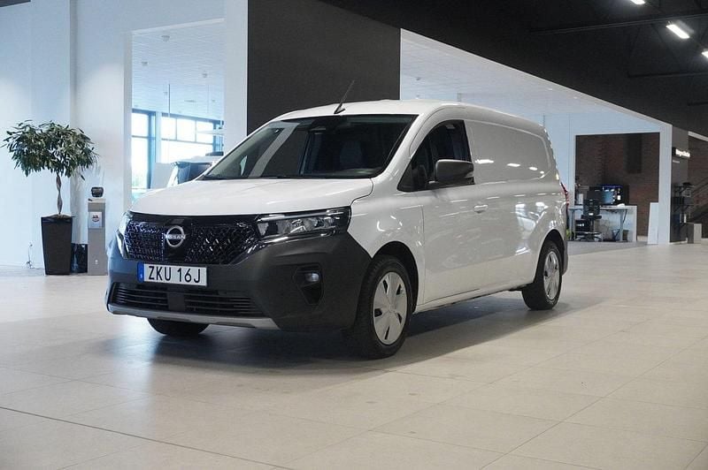 Vit (ice white) Begagnad 2023 Nissan Townstar Minibuss | 368 625 kr (Dyr) - Bild 1/4