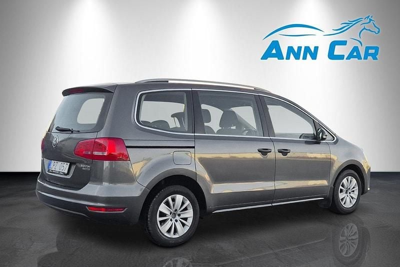 Begagnad VW Sharan 140 HK (102 kW) 2011 Grå Minibuss