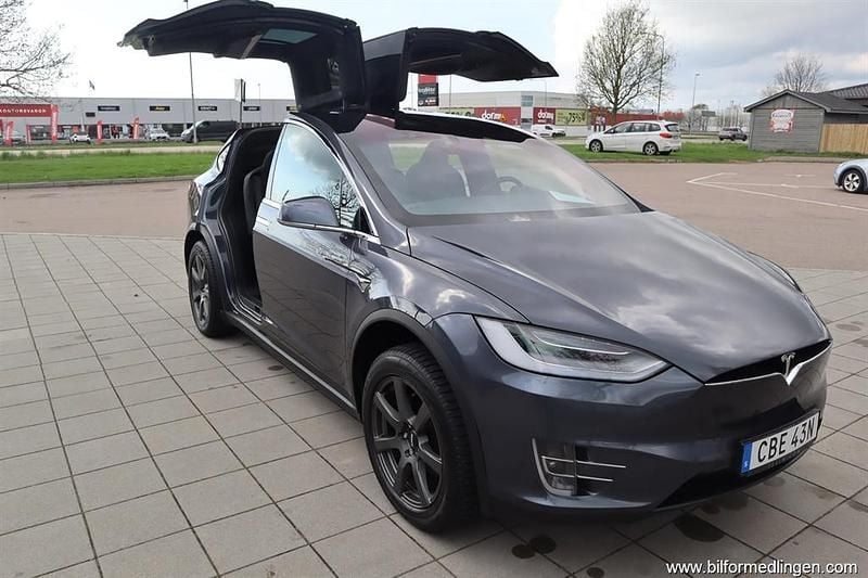 Grå Begagnad 2020 Tesla Model X Long Range AWD SUV | 469 900 kr (Lite dyr) - Bild 1/4