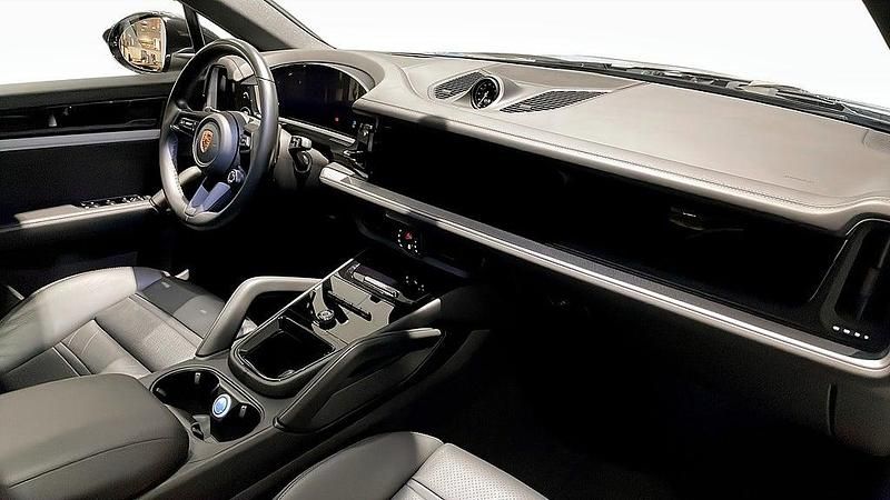 Begagnad Porsche Cayenne 354 HK (260 kW) 2024 Svart SUV