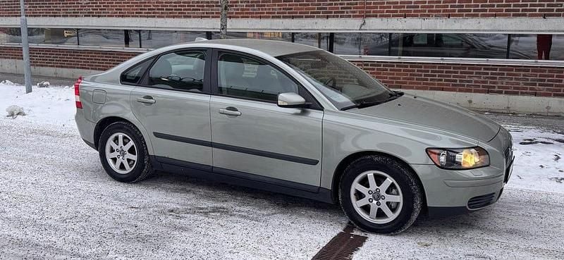 Begagnad 2006 Volvo S40 Sedan | 15 000 kr (Bra pris) - Bild 1/4