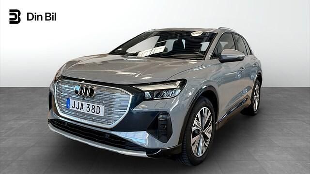 Grå (kiselgrå) Begagnad 2023 Audi Q4 e-tron Proline SUV | 399 000 kr (Marknadspris) - Bild 1/4