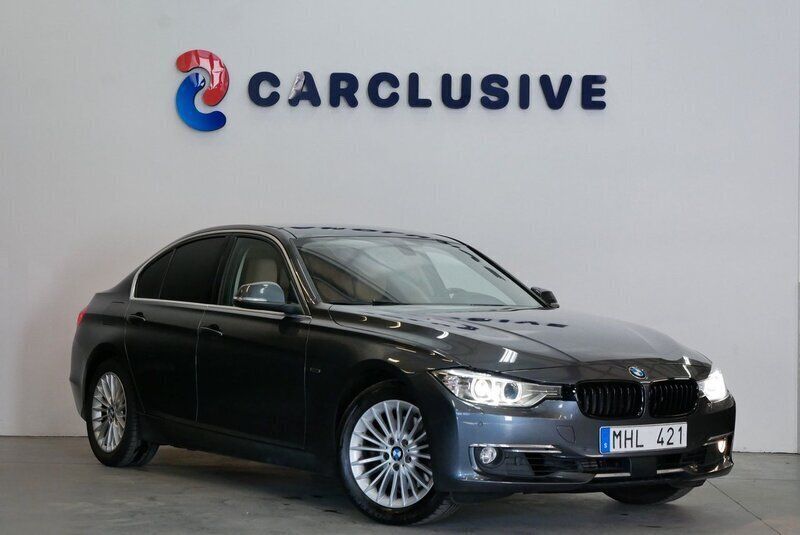 Grå Begagnad 2012 BMW 328 Luxury Line Sedan | 139 900 kr (Marknadspris) - Bild 1/3