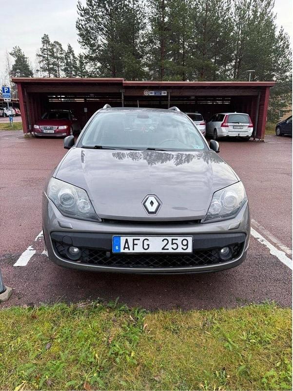 Grå Begagnad 2010 Renault Laguna GrandTour Kombi | 55 000 kr (Lite dyr) - Bild 1/4
