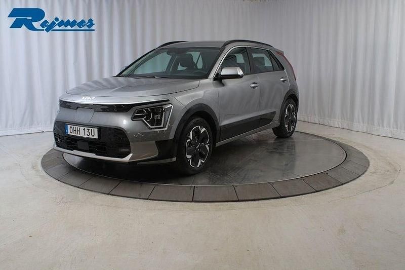Grå Begagnad 2023 Kia e-Niro 2 SUV | 339 800 kr (Dyr) - Bild 1/4