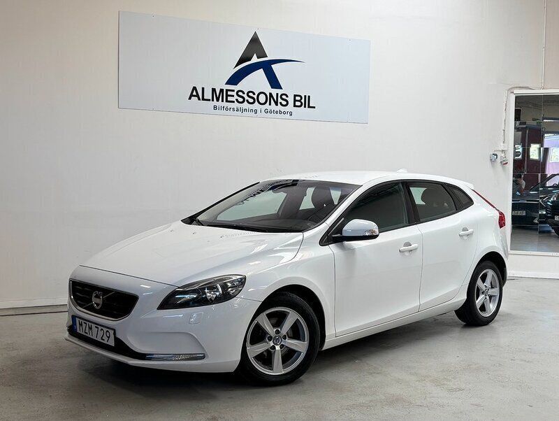 Vit Begagnad 2012 Volvo V40 Kinetic Kombi | 84 900 kr (Marknadspris) - Bild 1/4