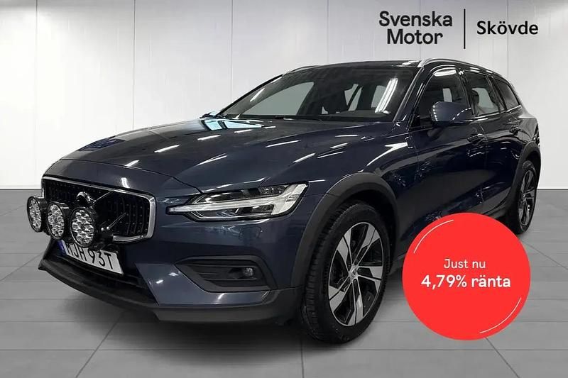 Begagnad Volvo V60 CC Momentum 200 HK (147 kW) 2022 Blå Kombi