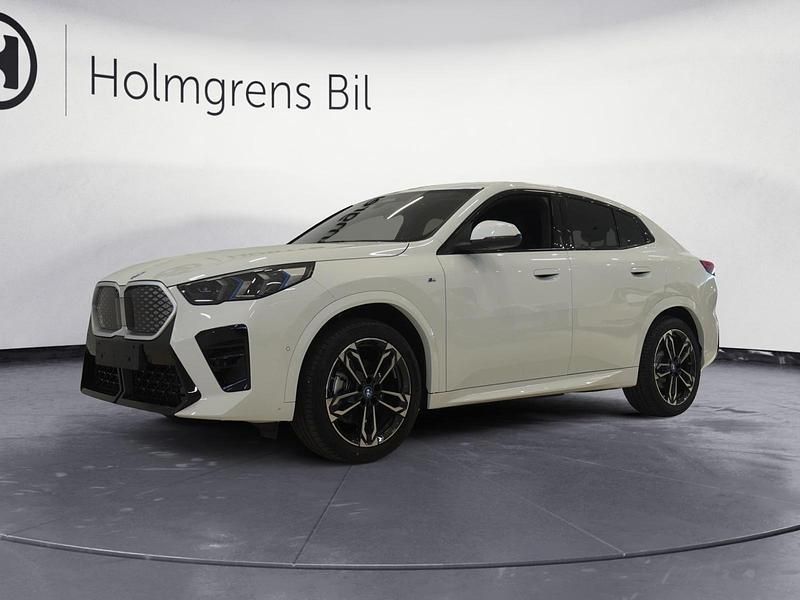 Begagnad BMW iX2 Comfort Edition 230 kW (313 HK) 2025 Vit SUV
