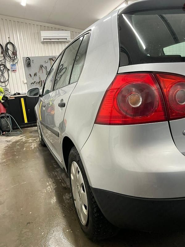 Begagnad VW Golf IV 102 HK (75 kW) 2006 Silver metallic