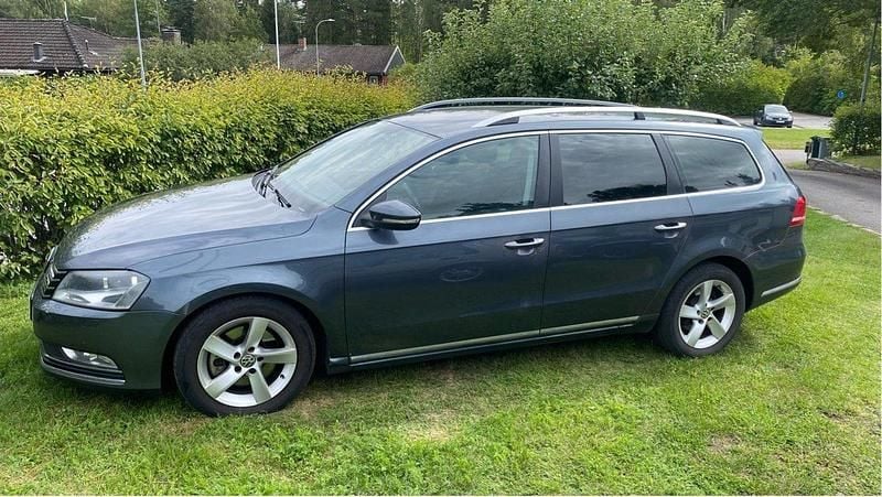 Grå Begagnad 2013 VW Passat Kombi | 35 000 kr (Bra pris) - Bild 1/4