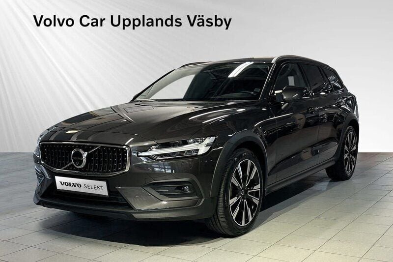 Grå Begagnad 2024 Volvo V60 CC Plus Kombi | 464 900 kr (Bra pris) - Bild 1/3