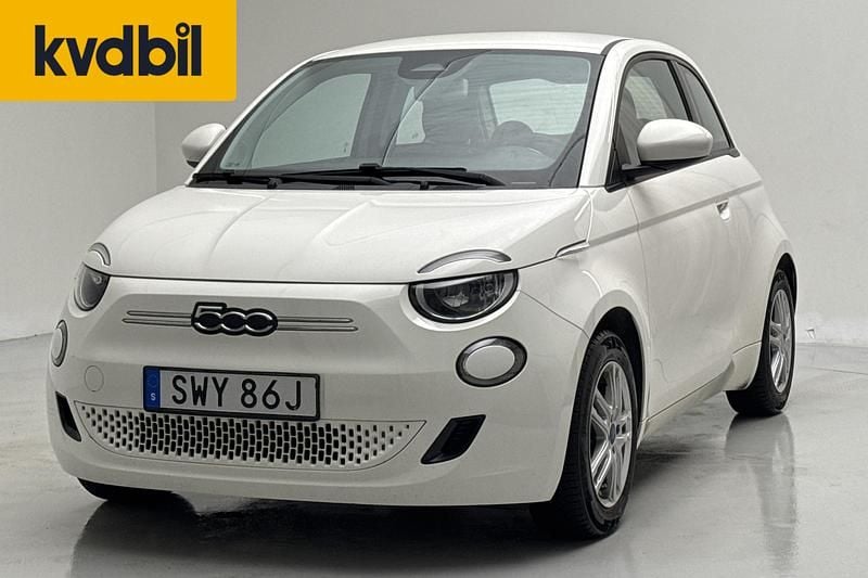 Begagnad Fiat 500e 86 kW (118 HK) 2022 Vit Halvkombi