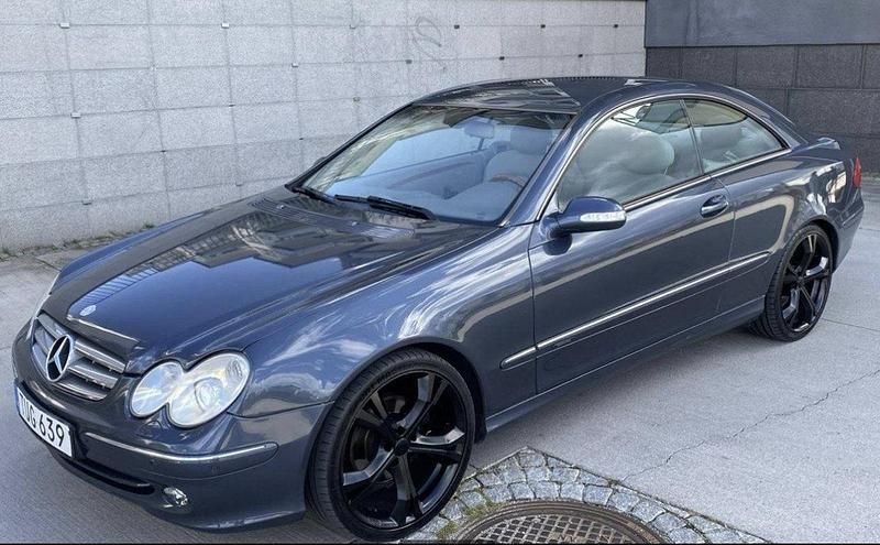 Blå Begagnad 2003 Mercedes CLK240 Sportkupé | 39 000 kr - Bild 1/4