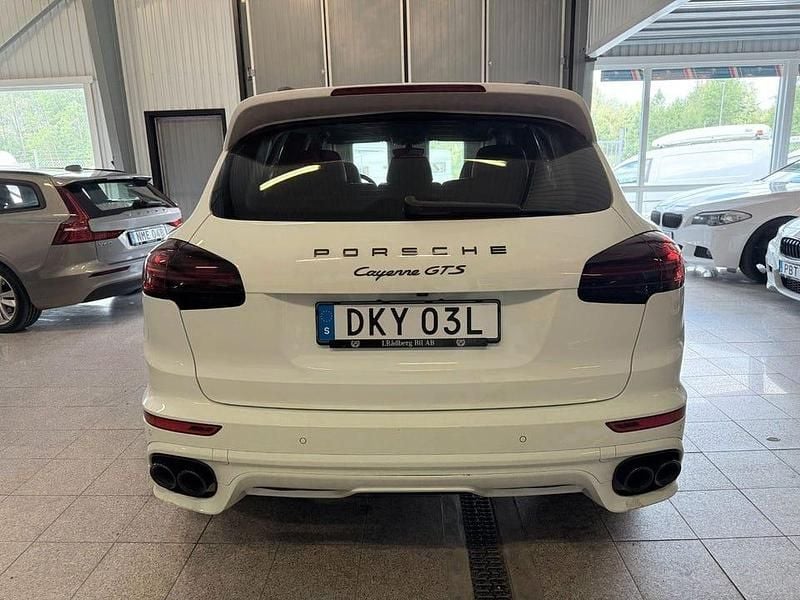 Begagnad Porsche Cayenne Turbo 441 HK (324 kW) 2016 Vit SUV