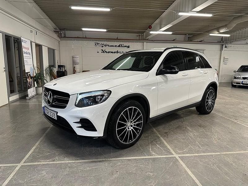 Vit Begagnad 2016 Mercedes GLC250 AMG line SUV | 269 900 kr (Marknadspris) - Bild 1/4