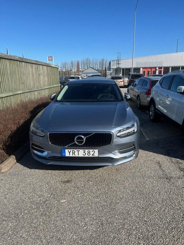 Blå Begagnad 2018 Volvo S90 Momentum Sedan | 180 000 kr (Marknadspris) - Bild 1/4