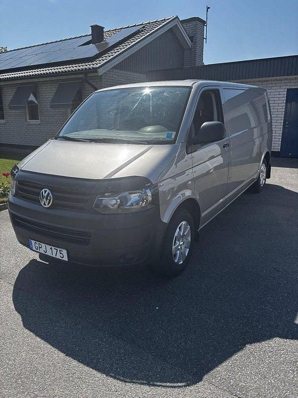 Brun Begagnad 2015 VW T5 Van | 99 000 kr (Marknadspris) - Bild 1/4