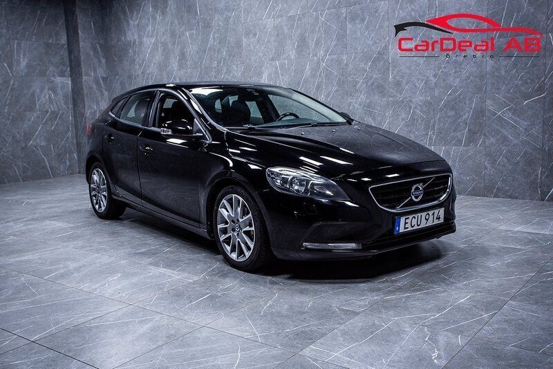 Svart Begagnad 2014 Volvo V40 Kombi | 83 800 kr (Marknadspris) - Bild 1/4