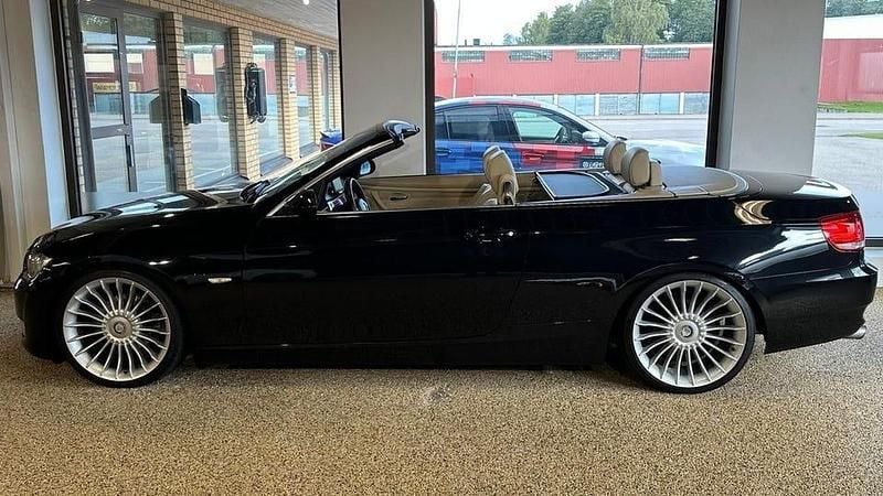 Begagnad BMW 325 Comfort Edition 218 HK (160 kW) 2008 Svart Cab